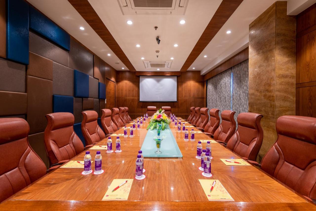 Express Inn The Business Luxury Hotel Nashik Ngoại thất bức ảnh